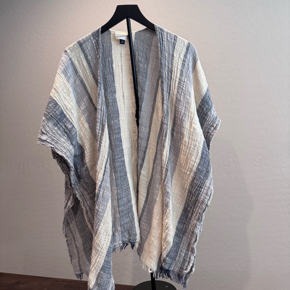 Universal‎ Thread Gray and Cream Gauzy Textured Kimono, Festival  Size O/S